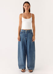 Zayn Pleated Denim Jeans - Light Wash Blue