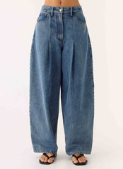 Zayn Pleated Denim Jeans - Light Wash Blue